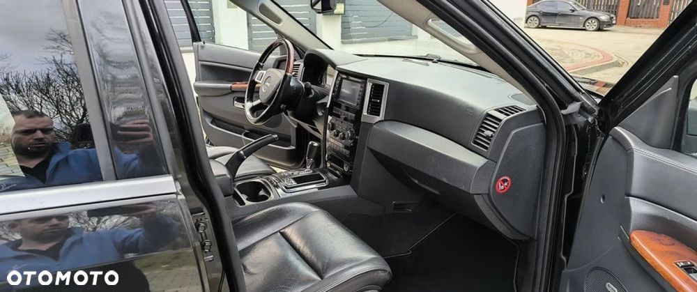 Jeep Grand Cherokee - 27