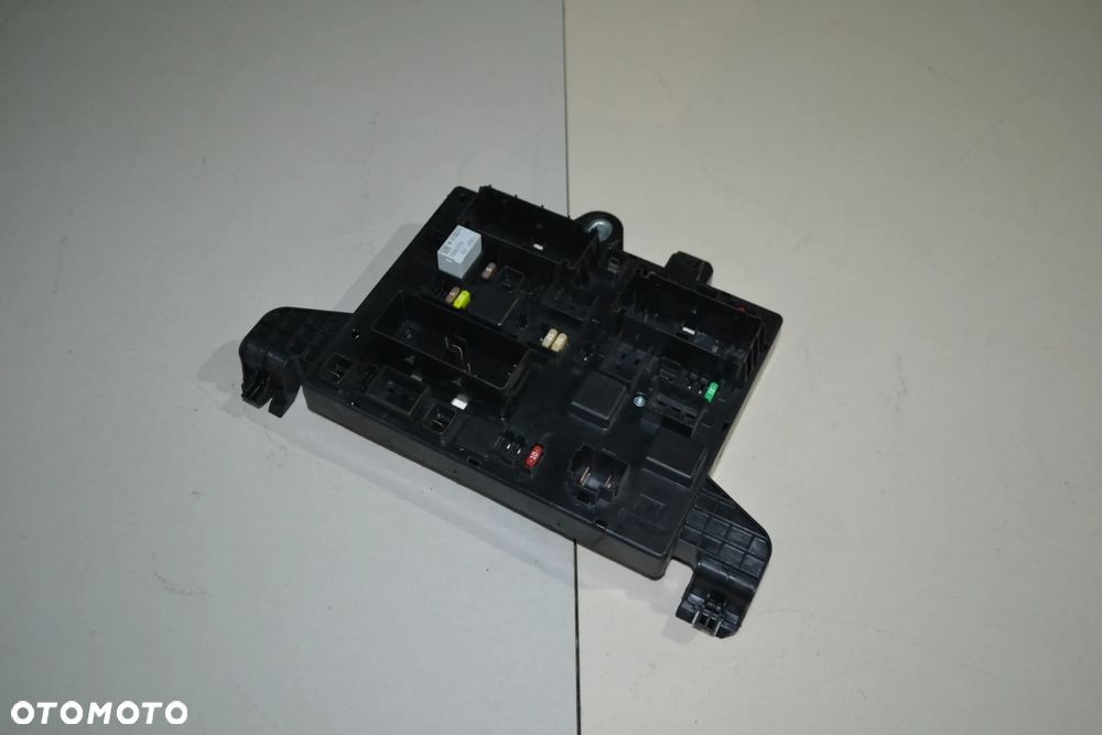 OPEL ASTRA J ZAFIRA C SKRZYNKA BEZPIECZNIKÓW BSI 13368651 - 2