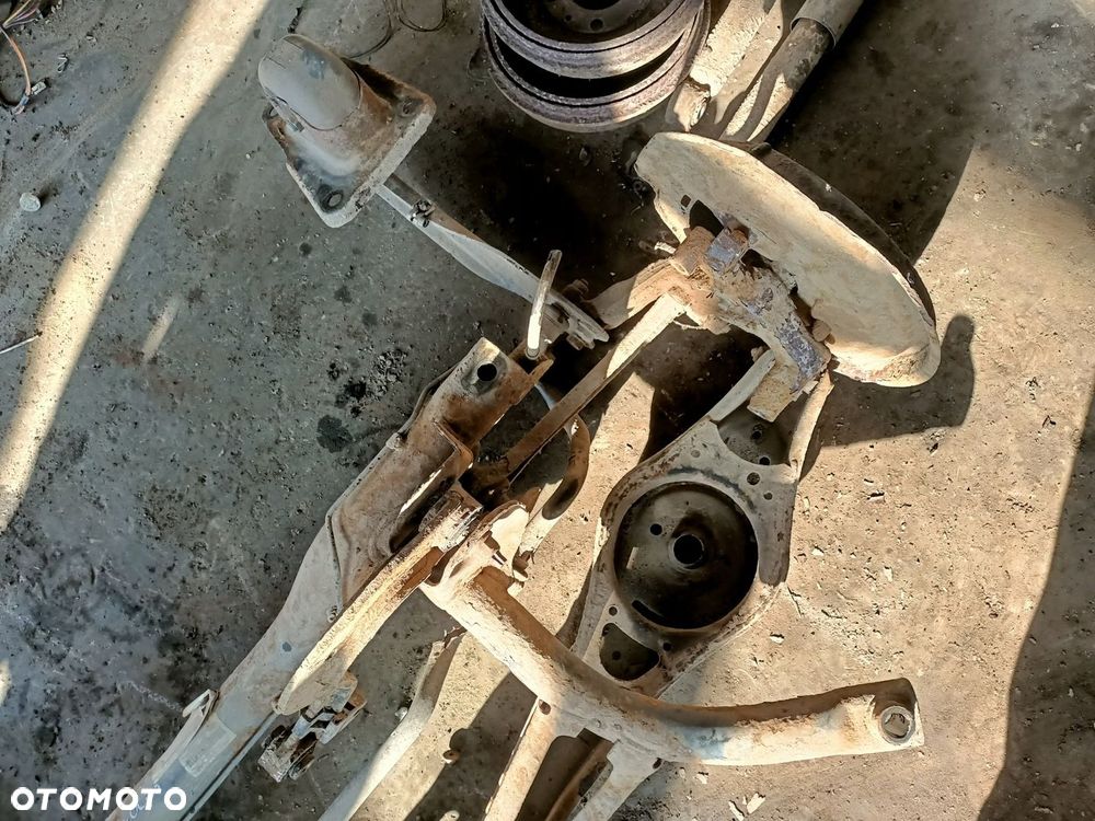 SANKI BELKA ZAWIESZENIA TYŁ VW GOLF 5 - 2