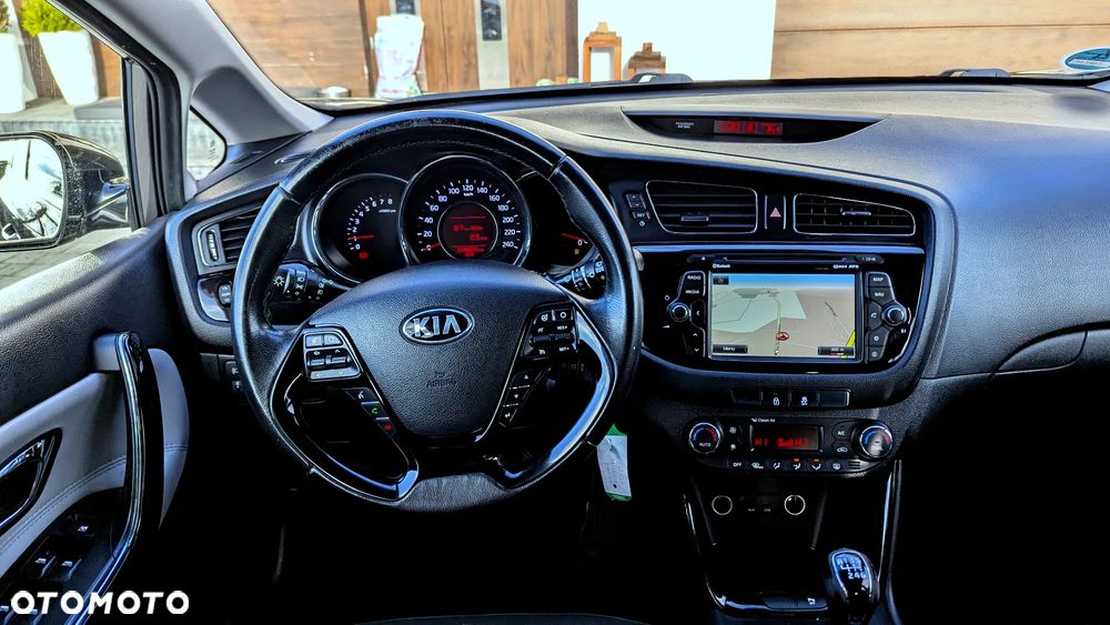 Kia Ceed 1.6 GDI ISG Dream-Team Edition - 40