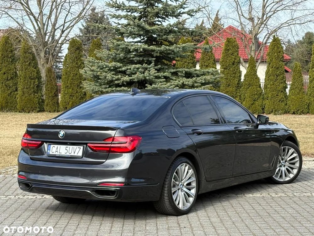 BMW Seria 7 750i - 6