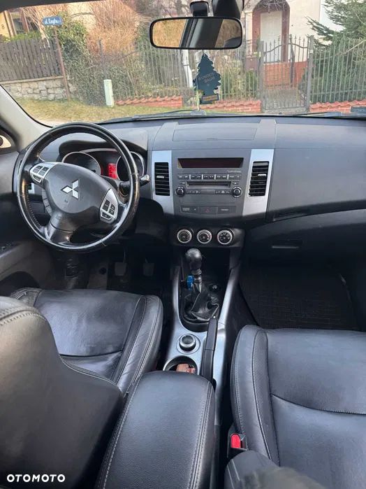 Mitsubishi Outlander 2.0 DI-D 4WD Instyle - 4