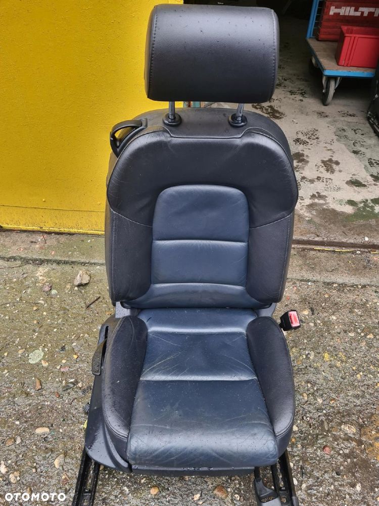 Fotel przedni prawy pasażera skóra Audi A3 8P 3D - 1