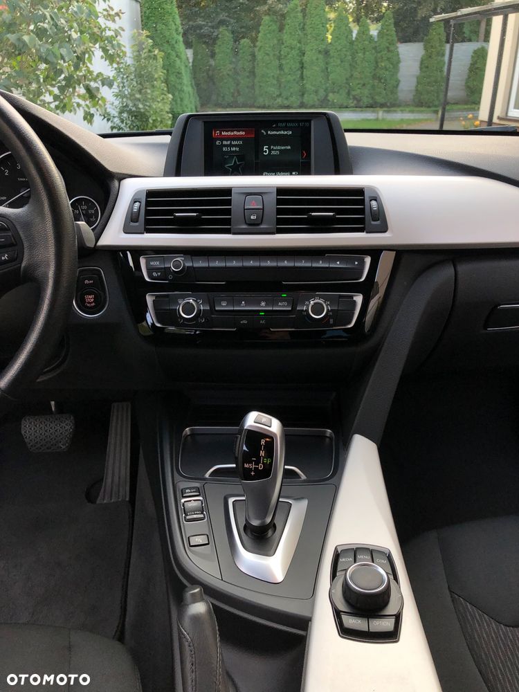 BMW Seria 3 318i - 9