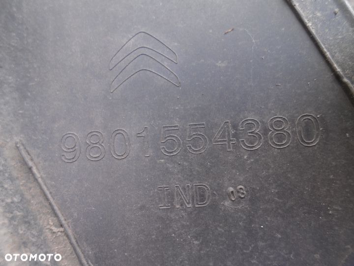 Listwa błotnika Citroen C4 prawa tył Numer części 9801554380 - 2