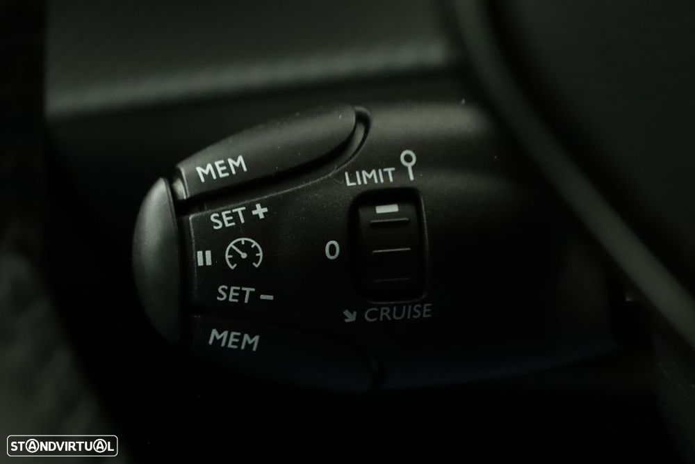 Peugeot 208 1.2 PureTech Style - 18