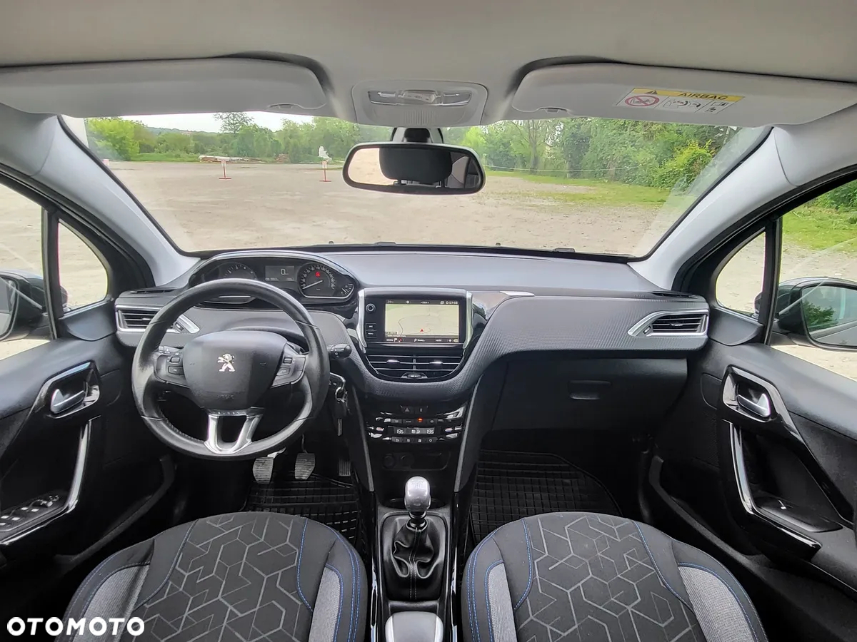 Peugeot 2008 1.2 Pure Tech GPF Signature S&S - 9