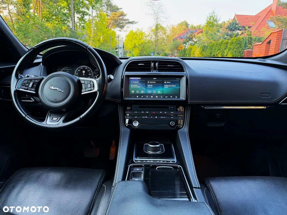 Jaguar F-Pace 2.0 i4P AWD R-Sport - 30