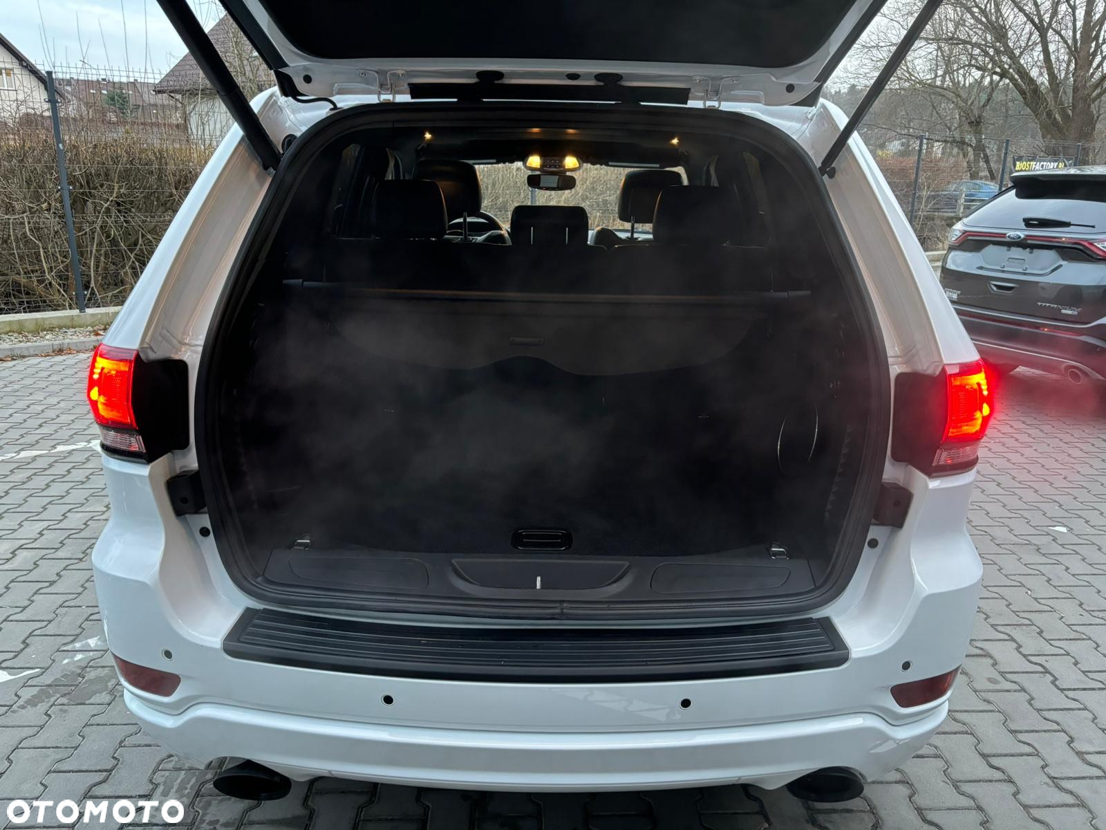 Jeep Grand Cherokee - 15