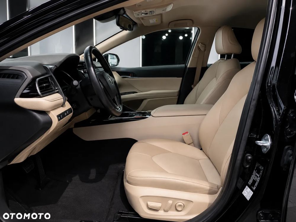 Toyota Camry 2.5 Hybrid Executive CVT - 8