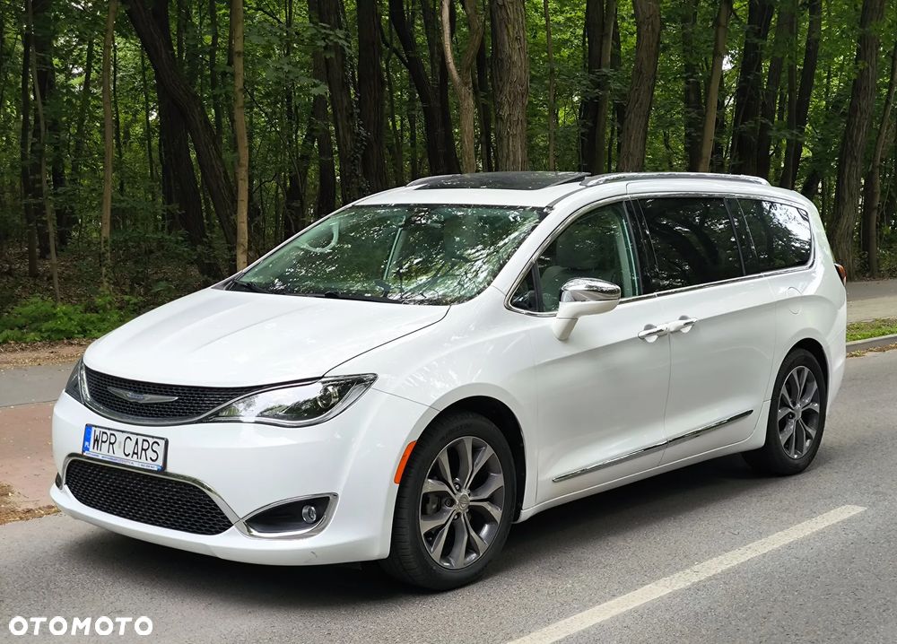 Chrysler Pacifica - 1