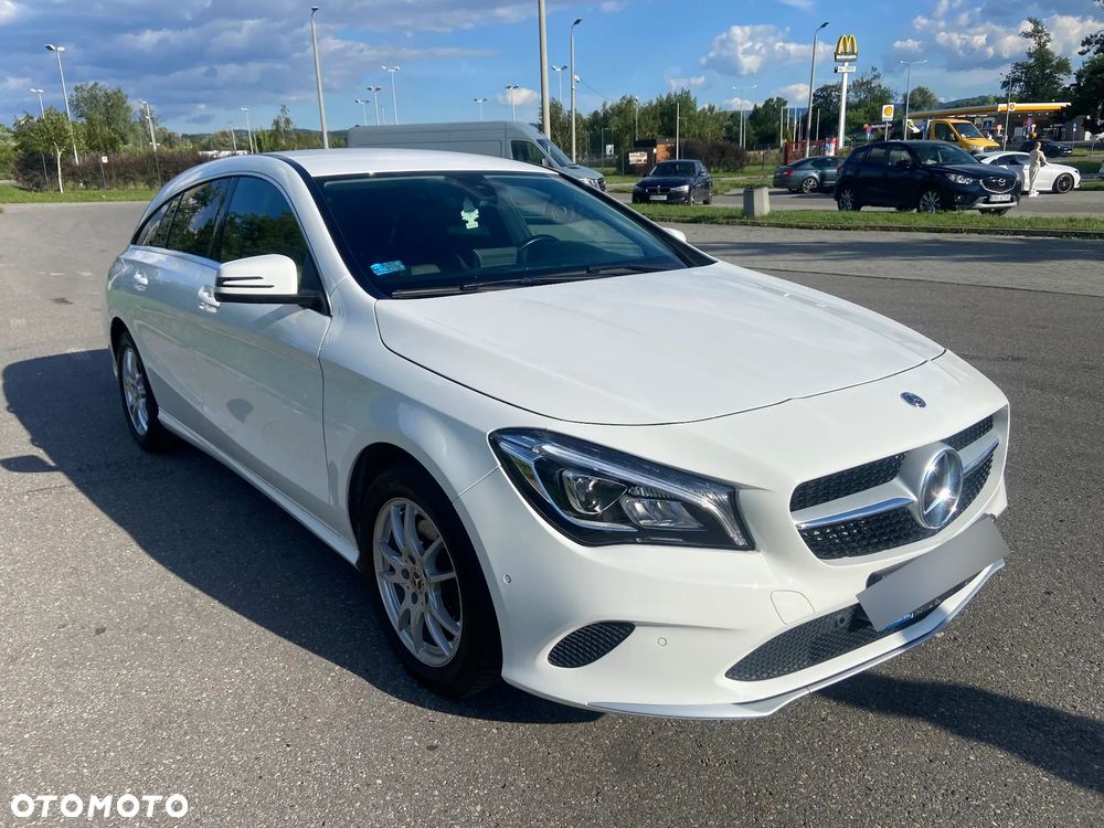 Mercedes-Benz CLA 180 7G-DCT - 3