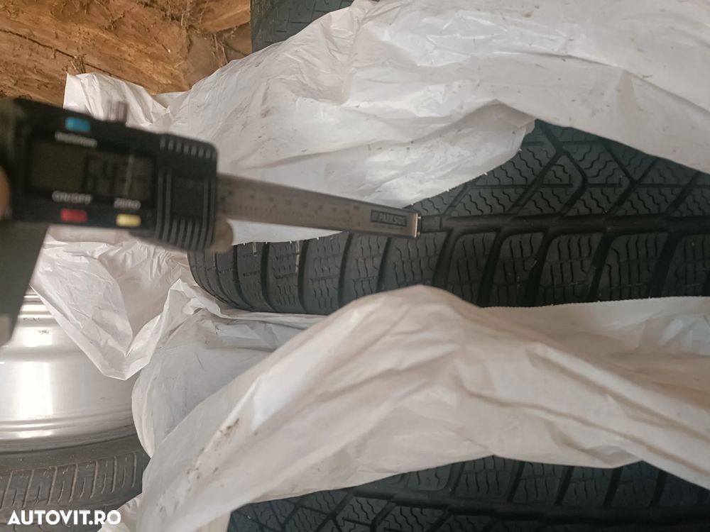 Jante aliaj/aluminiu BMW cu cauciucuri de Iarna 205/60/16, Dot 2024, 8mm - 10