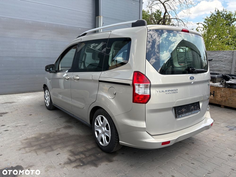 Ford Tourneo Courier 1.0 EcoBoost S&S Titanium - 8