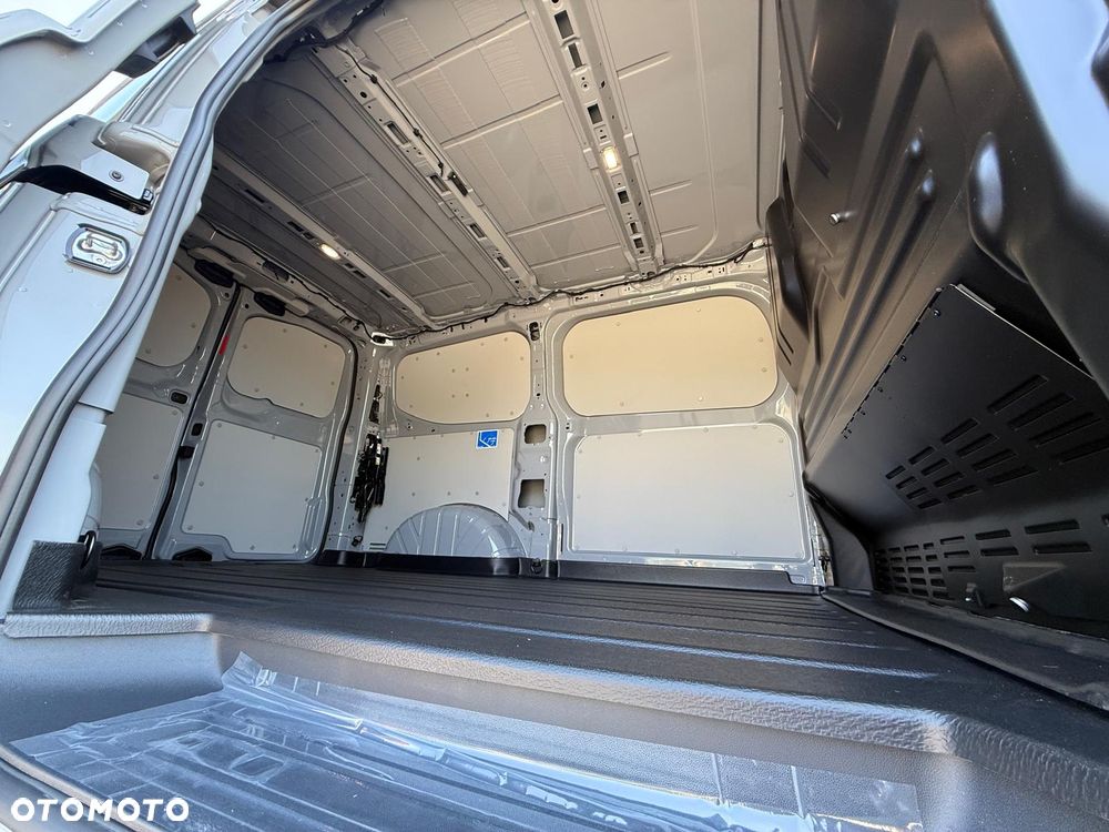 Volkswagen Transporter T7 - 29