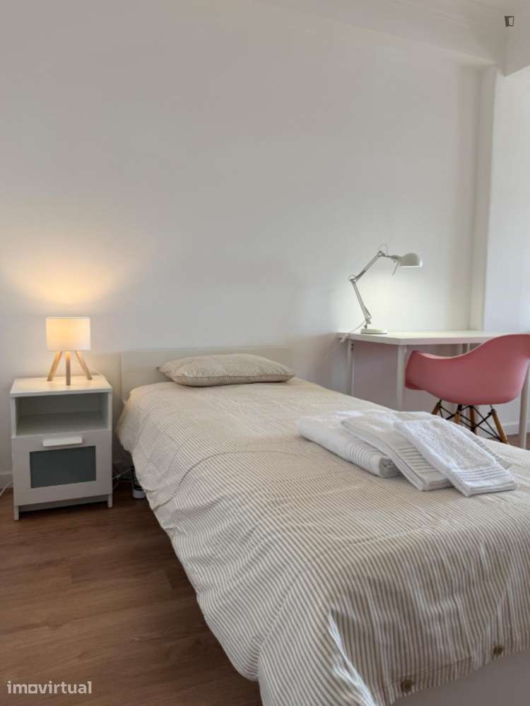 Quarto - localizado em Almada Lisbon - Grande imagem: 3/24