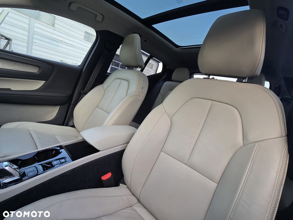 Volvo XC 40 - 30