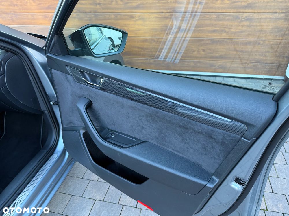 Skoda Superb Combi 2.0 TDI DSG SportLine - 13
