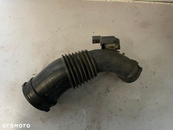 Rura ssąca powietrza Audi A4 A5 059129615F - 1