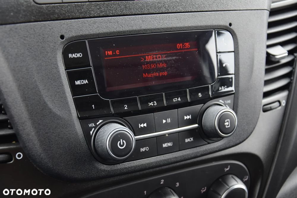 Iveco DAILY 35S14 / 2.3 - 140 KM / AUTIOMAT HI-MATIC / 3 OSOBY / DO 3,5 TONY / KONTENER / DOSTAWCZE / WINDA PALFINGER / KLIMA / TEMPOMAT / 2022 / SERWISOWANY / SPROWADZONY Z NIEMIEC - 34