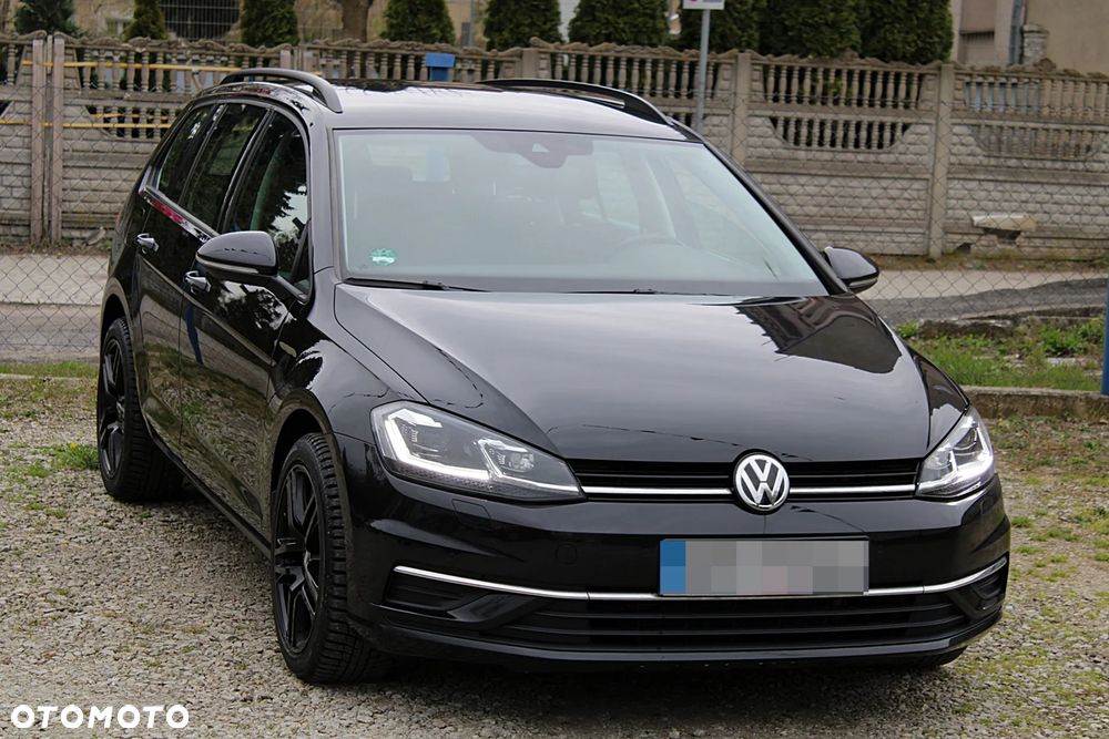 Volkswagen Golf - 1