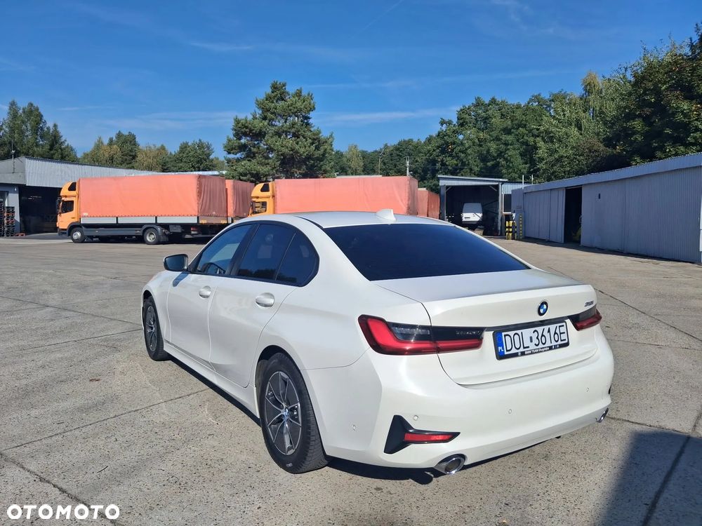 BMW 318I 2020 photo 2