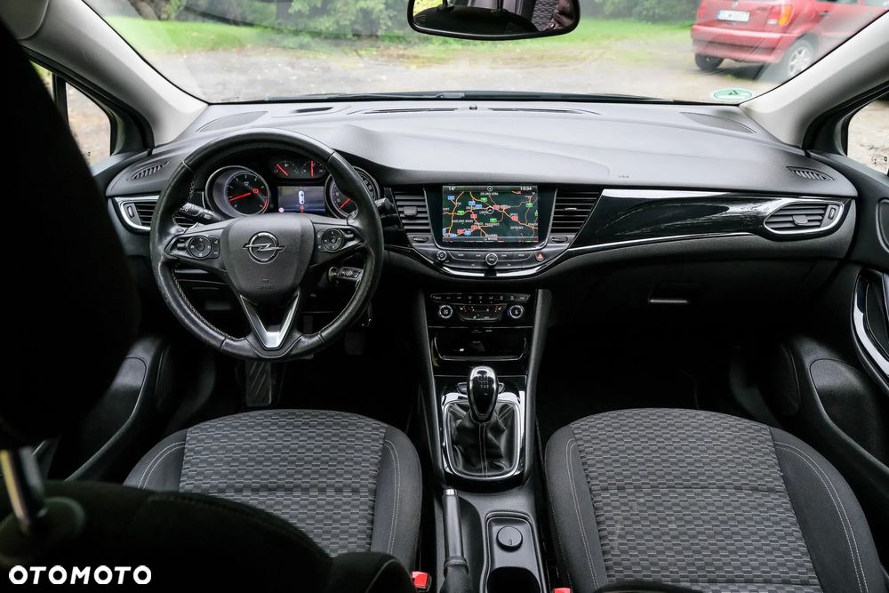 Opel Astra 2018 photo 2