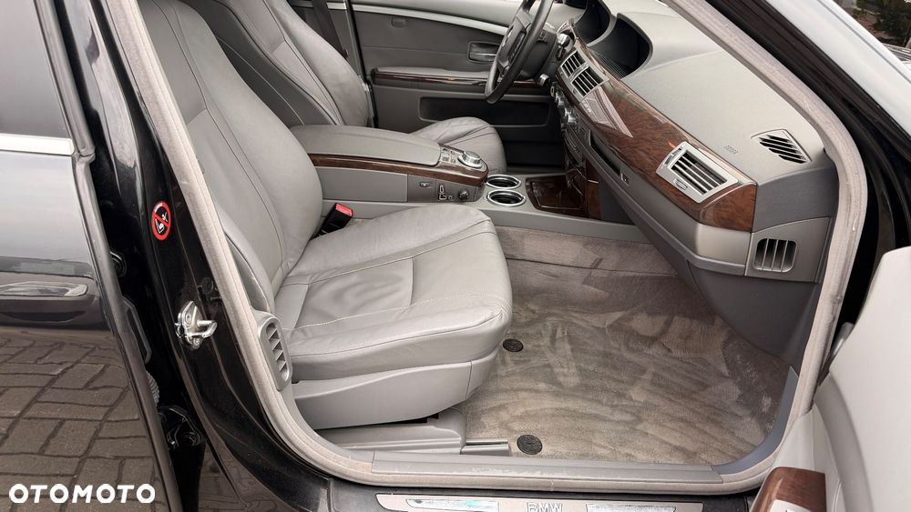 BMW Seria 7 740i - 16