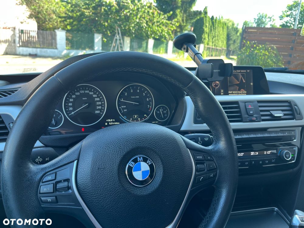 BMW Seria 3 318i - 12