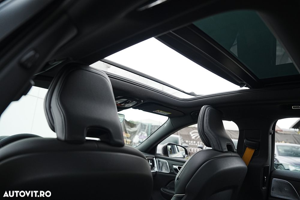 Volvo S60 T8 Recharge AWD Polestar Engineered - 35