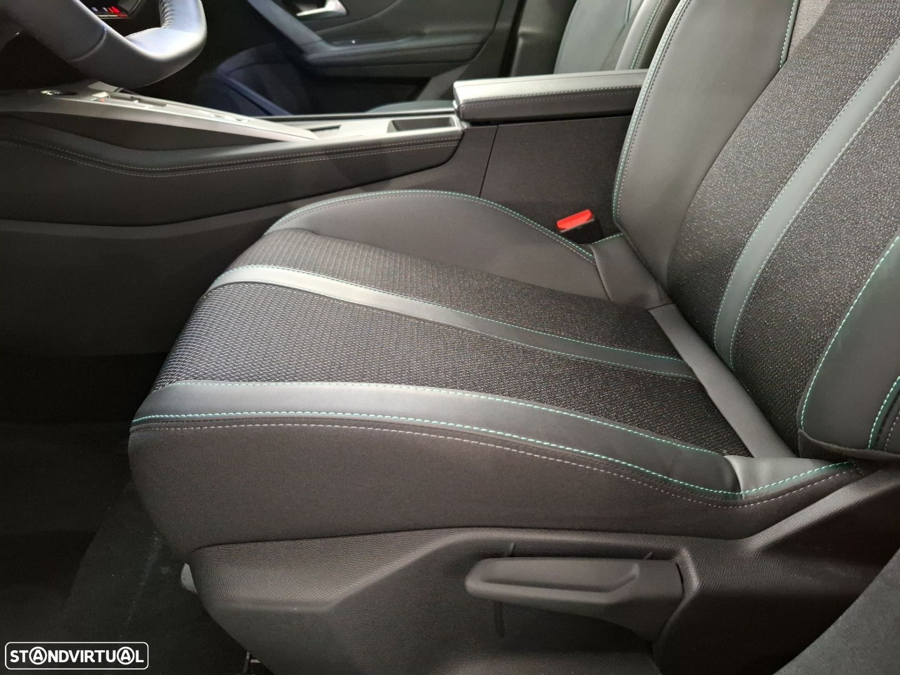 Peugeot e-308 54 kWh Allure - 24