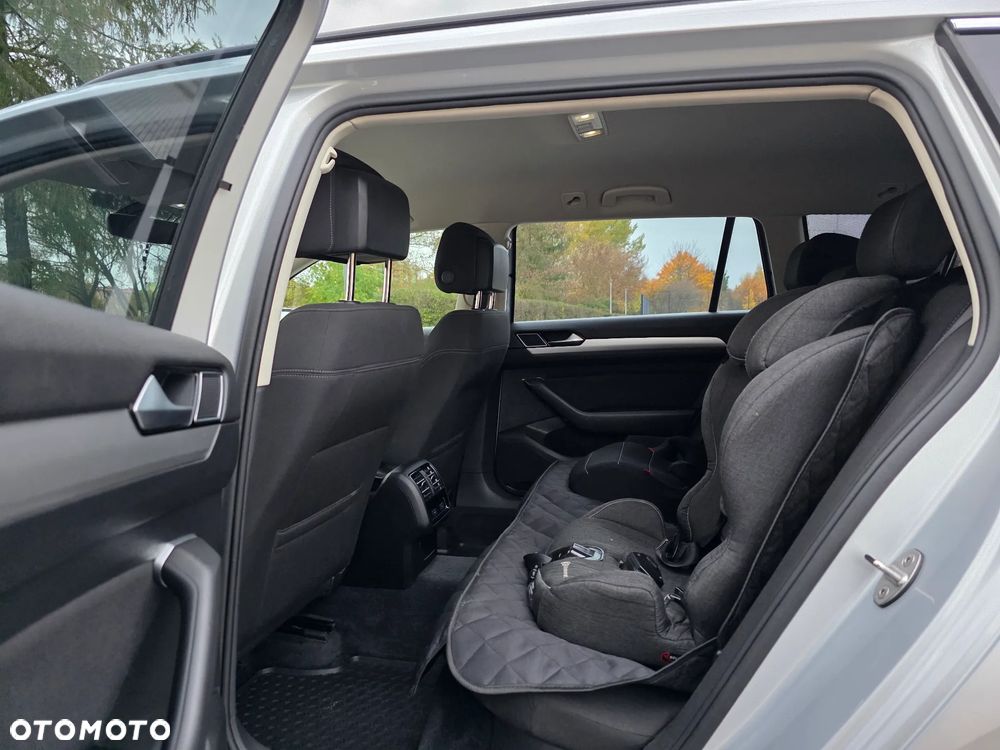 Volkswagen Passat Variant ver-variant-2-0-tdi-bluemotion-technology-comfortline - 8