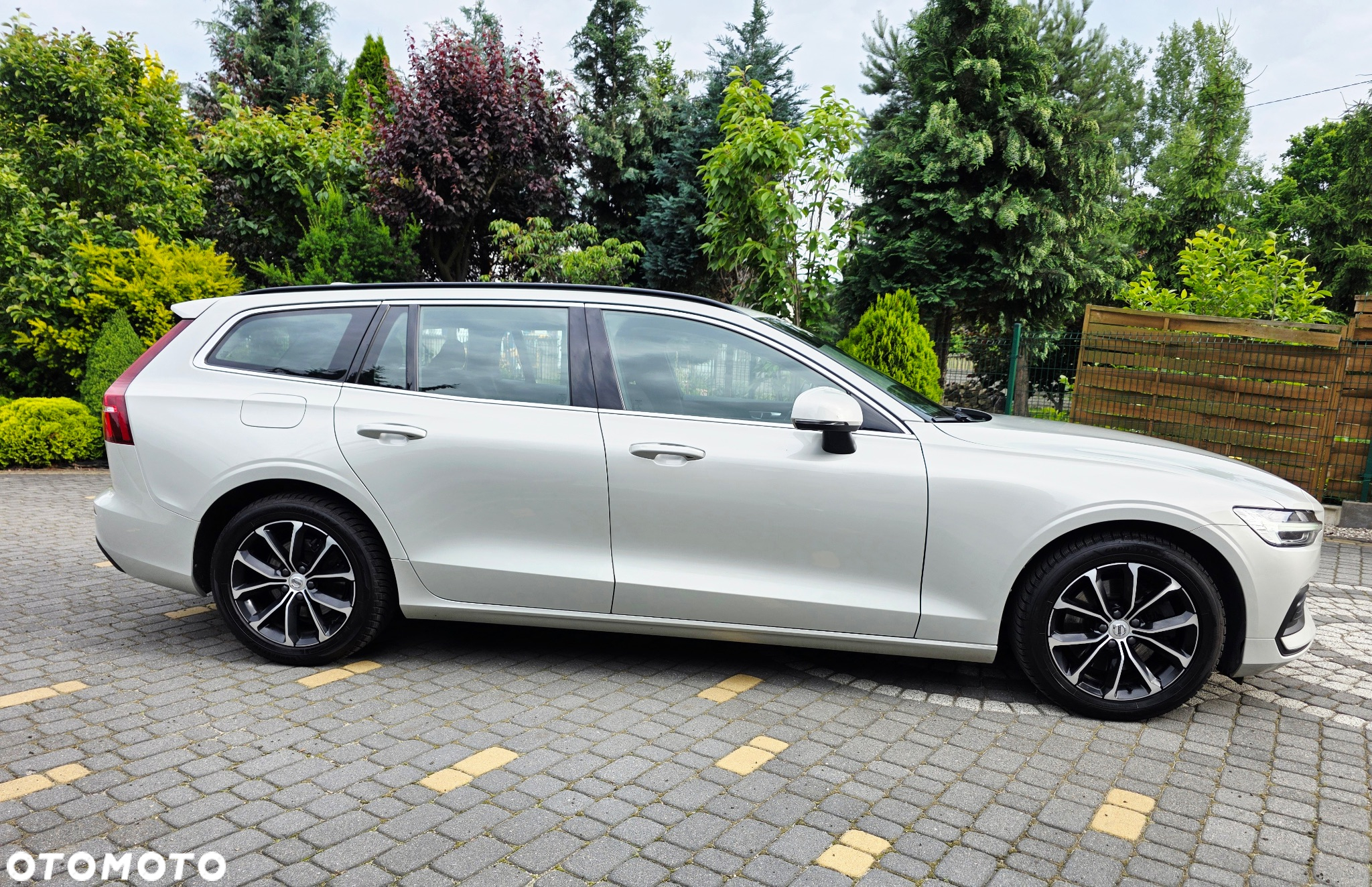 Volvo V60 D4 Momentum Pro - 2