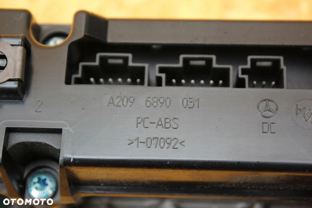 Panel przełączników Mercedes w209 CLK 2096890031 - 5