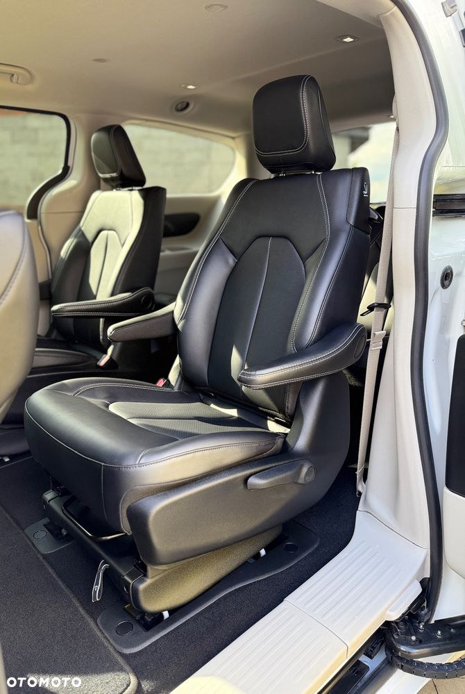 Chrysler Pacifica - 19
