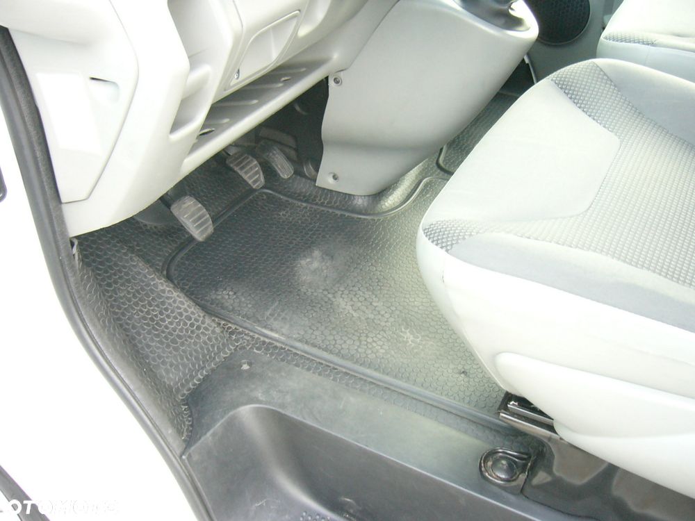 Opel Vivaro - 26