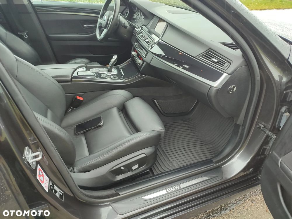 BMW Seria 5 530d xDrive - 14