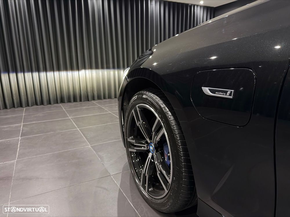 BMW 330 e Touring Pack Desportivo M Pro Auto - 18