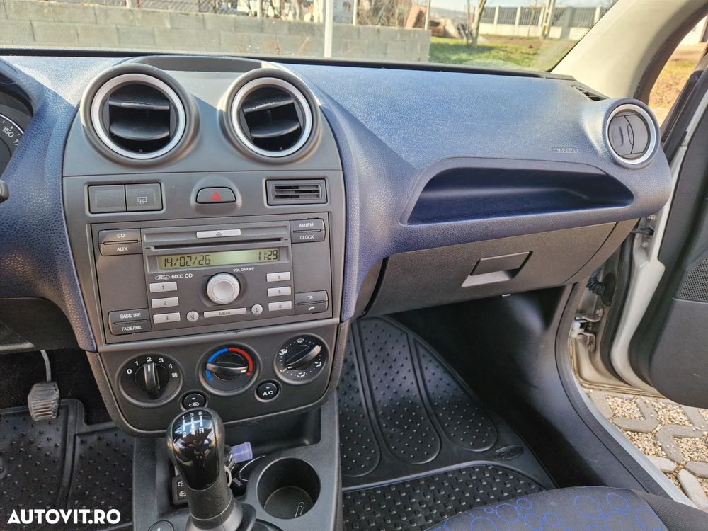 Ford Fiesta 1.25i Ambiente - 13