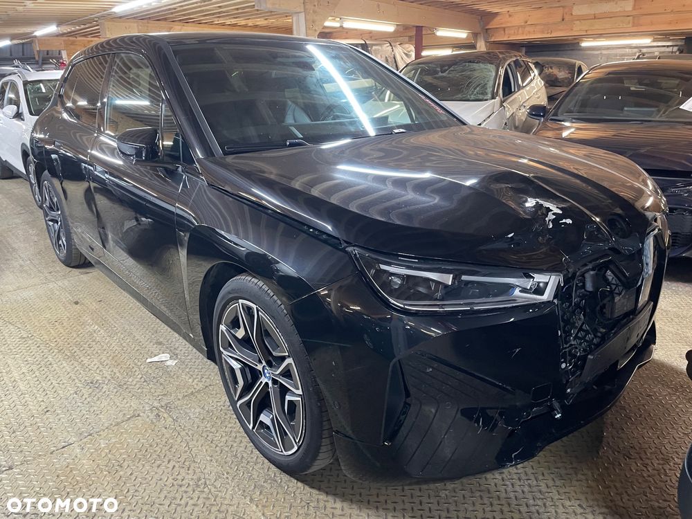 BMW iX - 1