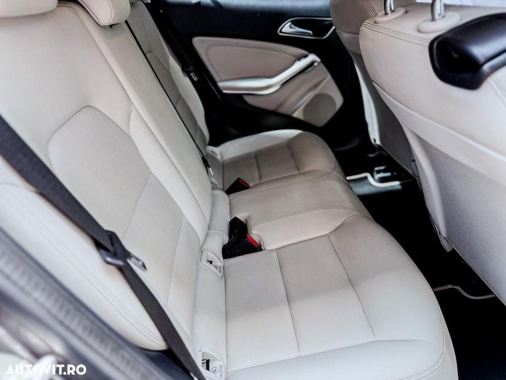 Mercedes-Benz GLA 200 d 4MATIC 7G-DCT Urban - 25