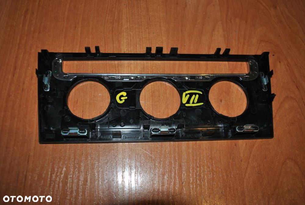 Ramka panelu klimatyzacji Golf VII - 2
