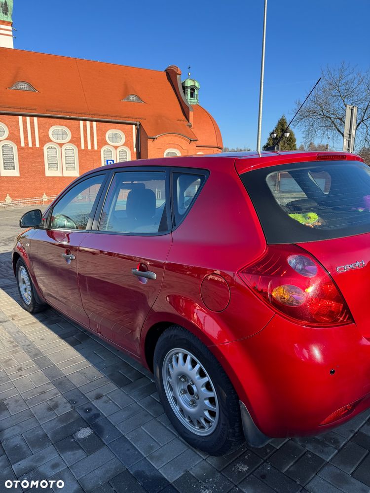 Kia Ceed 1.4 Comfort + - 5