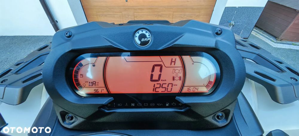 Can-Am Outlander - 10