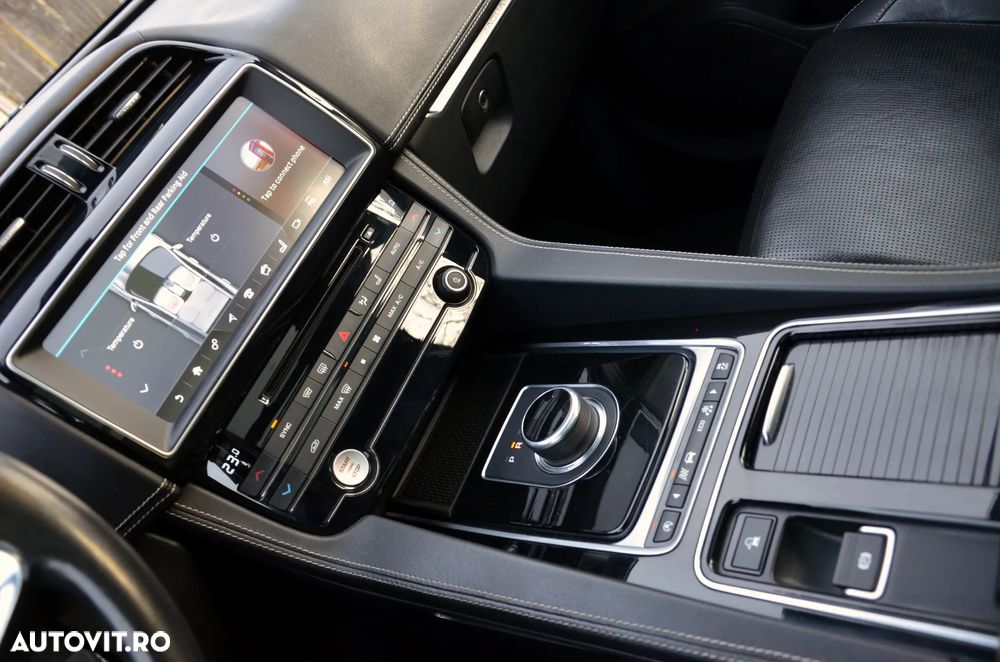 Jaguar F-Pace 20d AWD Aut. R-Sport - 32