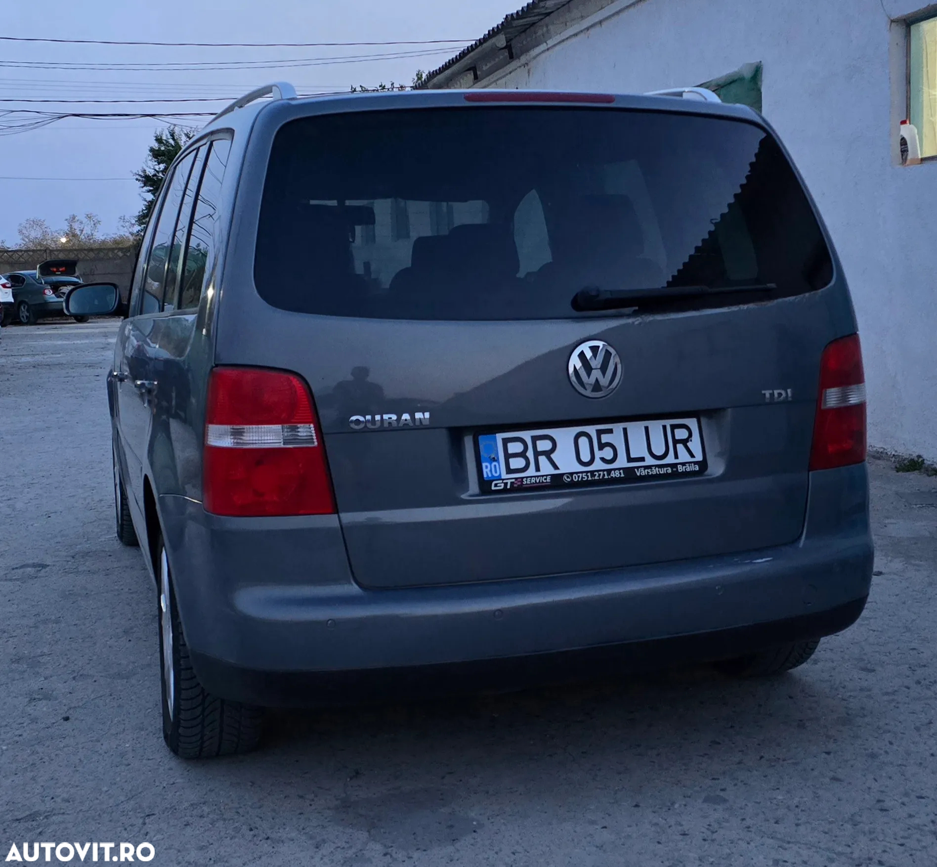 Volkswagen Touran 1.9TDI Highline DSG - 16