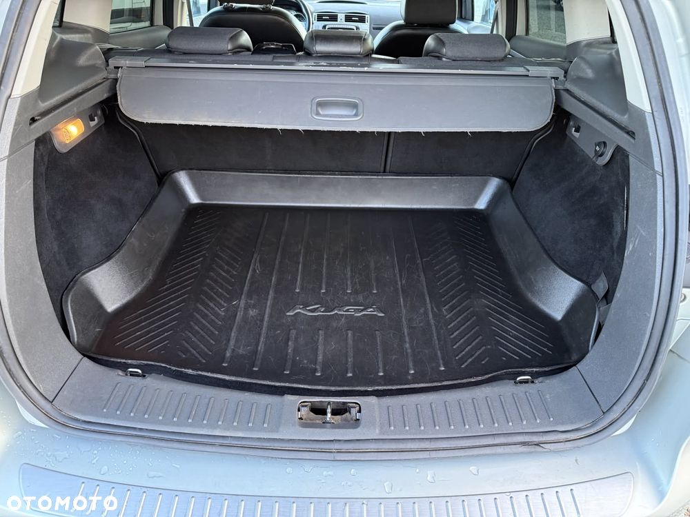 Ford Kuga 2.0 TDCi 2x4 Titanium - 19
