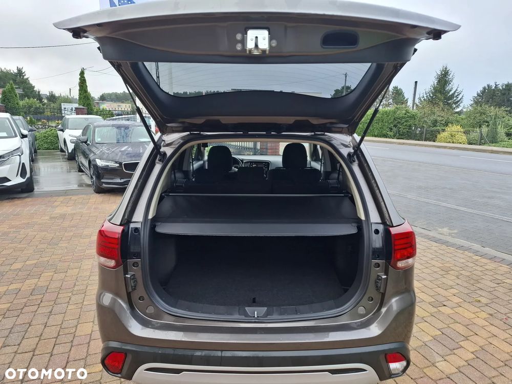 Mitsubishi Outlander - 9