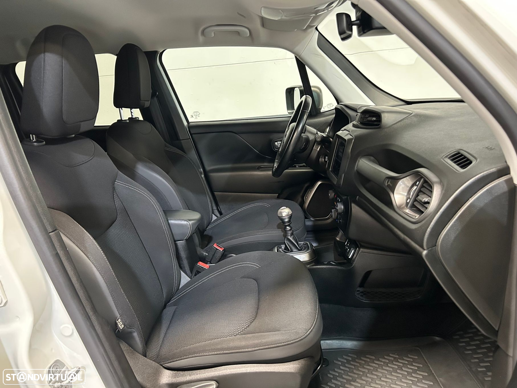 Jeep Renegade 1.0 T Limited - 19