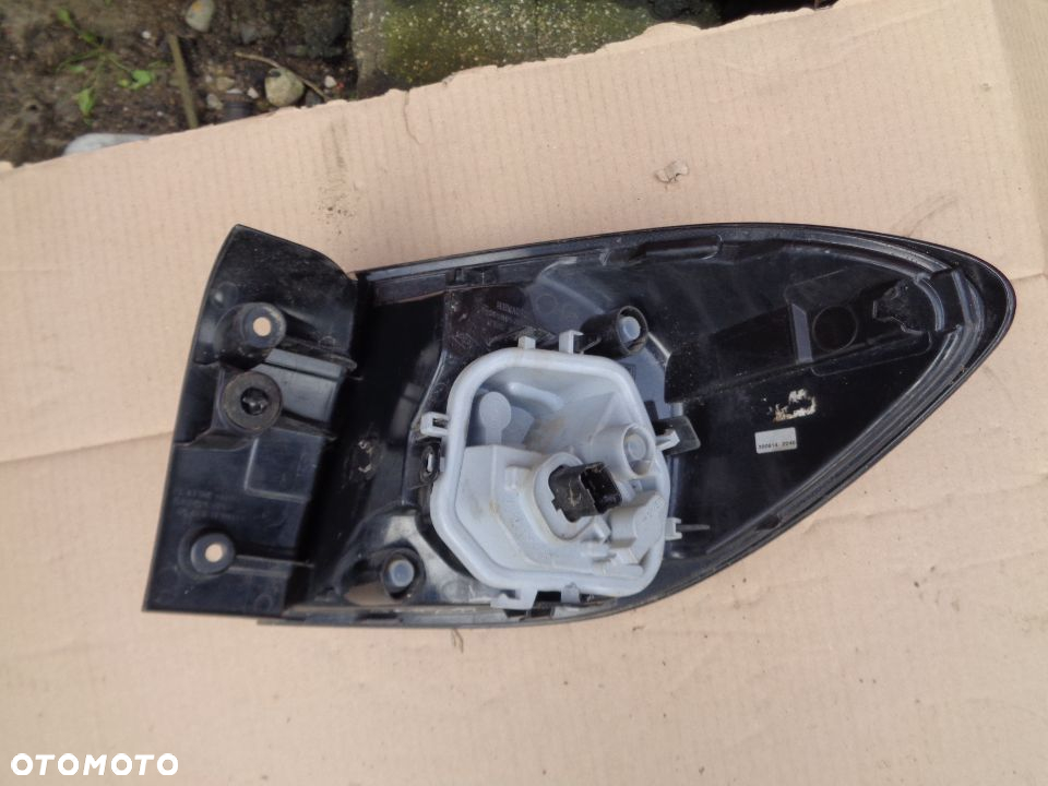 RENAULT CAPTUR LAMPA LEWY TYŁ EUROPA - 2